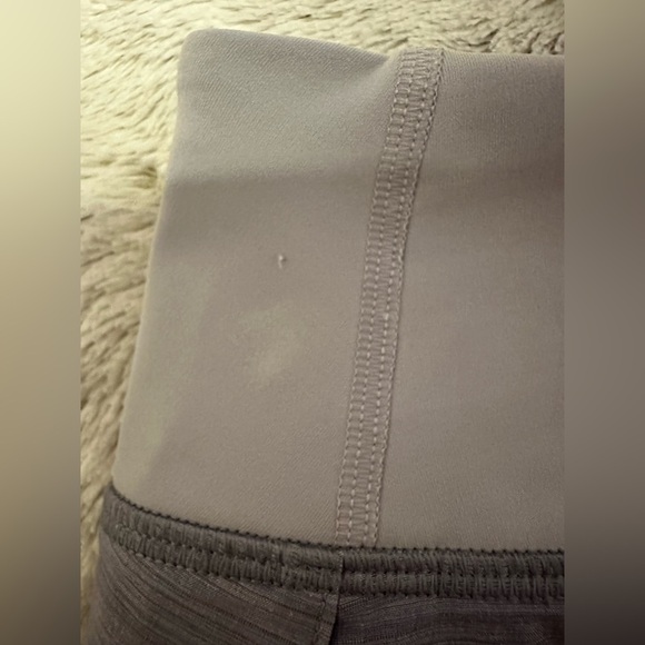 Athleta Run With It Textured 3.5" Shorts Size Small - Picture 16 of 16